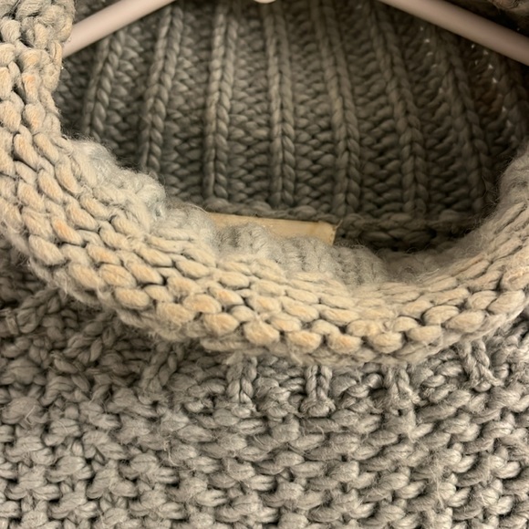 H&M Chunky Knit Sweater - Picture 4 of 4